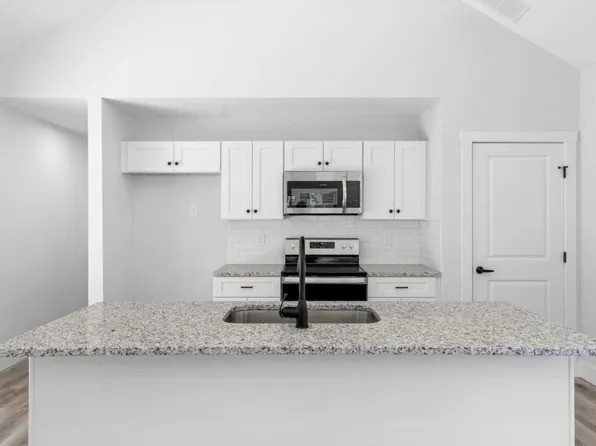 501 E Robinson St, Dallas, NC 28034