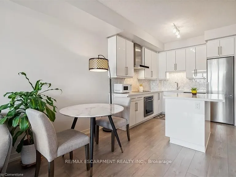 2093 Fairview St #1910 — Photo 8