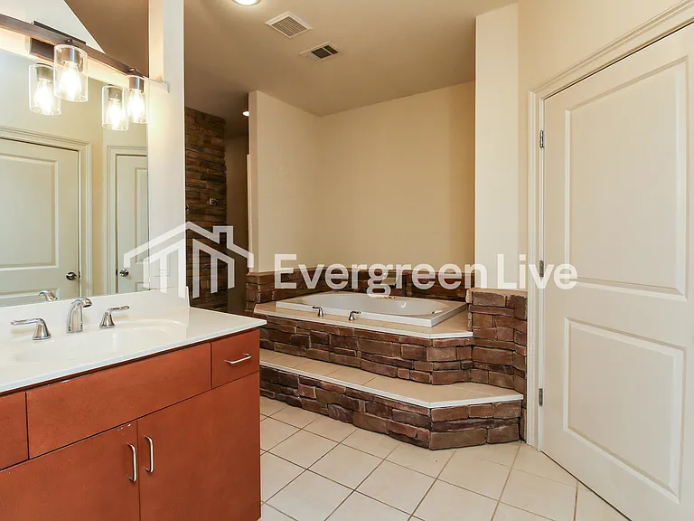 533 Wynn Rd — Photo 10