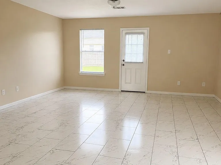 4863 Drew Forest Ln — Photo 3