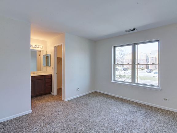 5th image of 210 Glengarry Dr APT 211