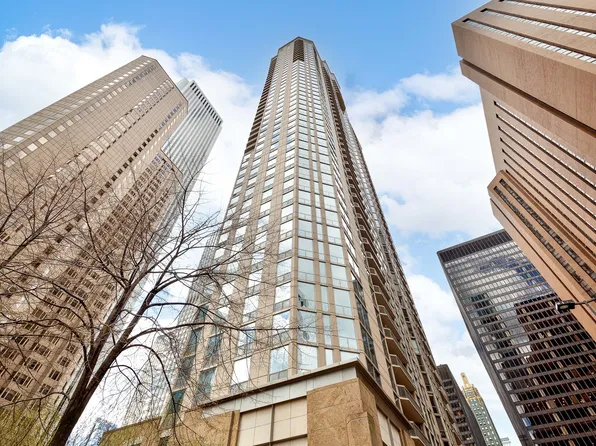 222 N Columbus Dr APT 2108, Chicago, IL 60601