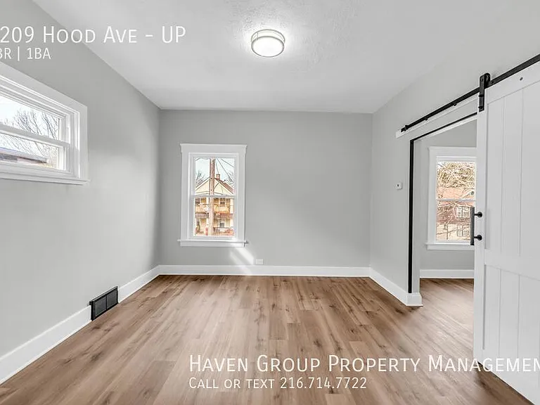 2209 Hood Ave #UP — Photo 3