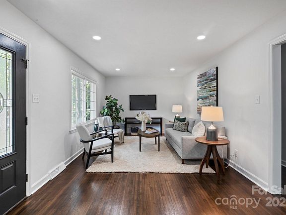 4th image of 4215 Irvington Dr
