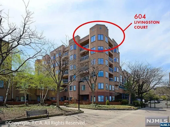 604 Livingston Ct, Edgewater, NJ 07020