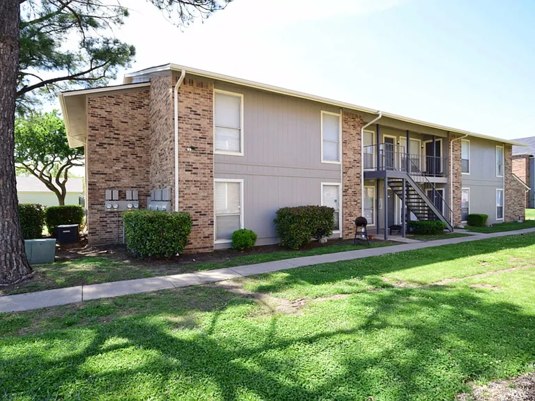 Trinity Pines Apartments — Photo 5