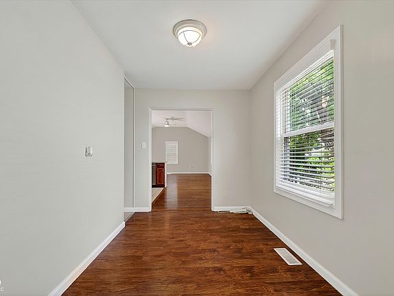 5th image of 4740 Wellington Ave