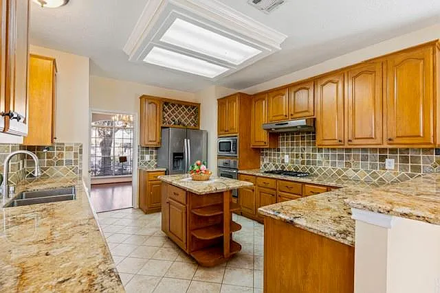 6419 Sutter Park Ln — Photo 7