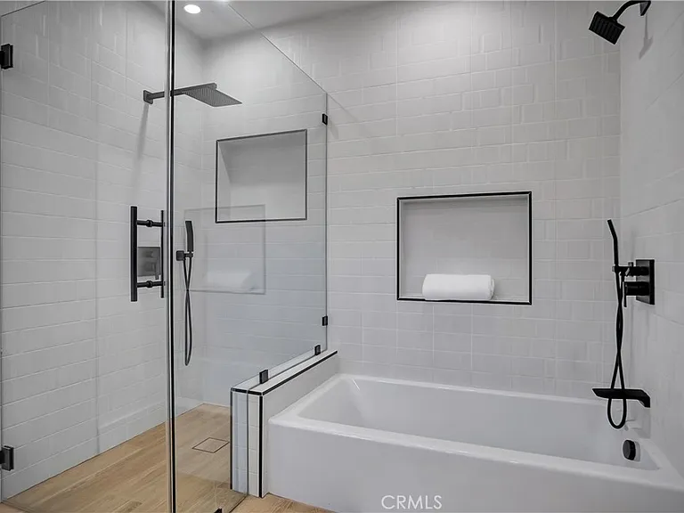 1145 S Longwood Ave — Photo 58