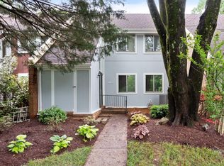 11116 Forest Edge Dr, Reston, VA 20190