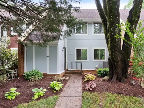 11116 Forest Edge Dr, Reston, VA 20190