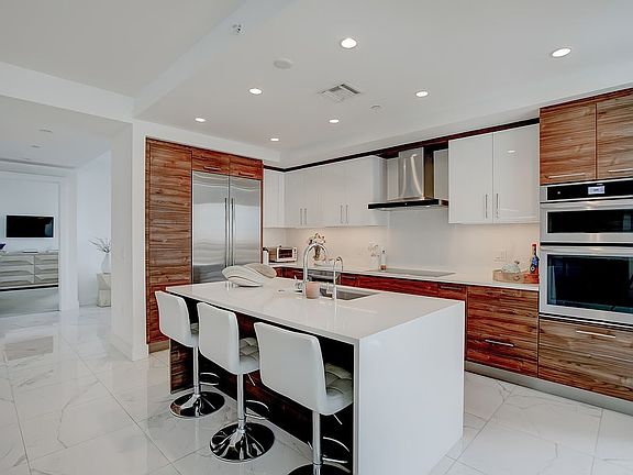 4th image of 100 Las Olas Blvd #2204