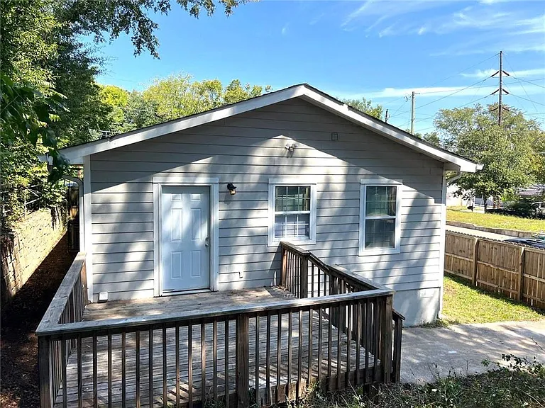 566 Rockwell St SW — Photo 15
