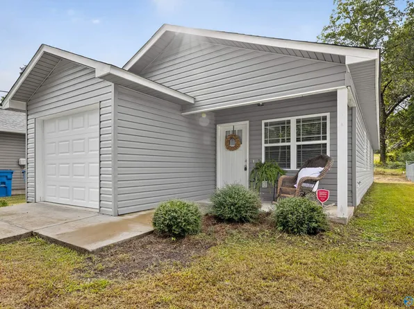 310 Meadow St, Rainbow City, AL 35906