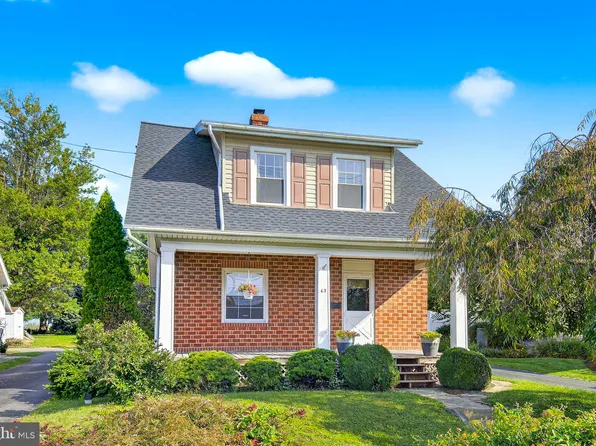 63 E Main St, Leola, PA 17540