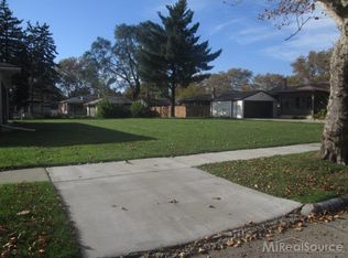23301 Harding St, Oak Park, MI 48237