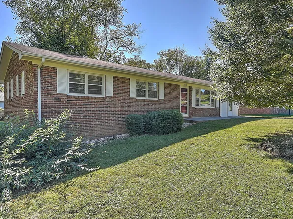 1912 Club Dr, Johnson City, TN 37601
