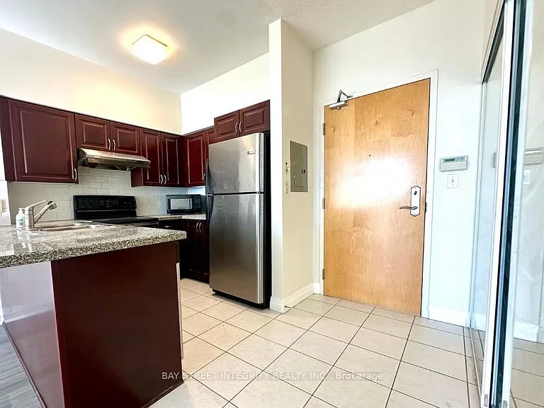 7373 Kennedy Rd #Penthouse 02 — Photo 4