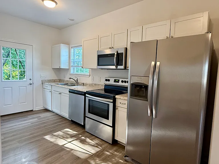 408 Lynda Lee Ln #B — Photo 6