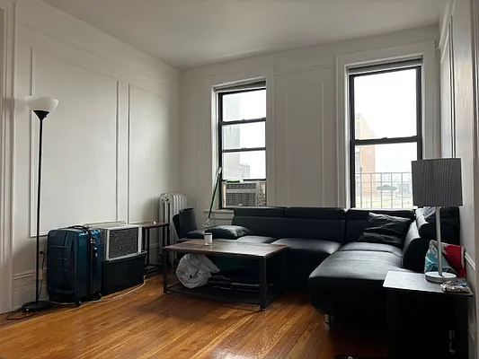 Rented by Alexiou Realty | media 1