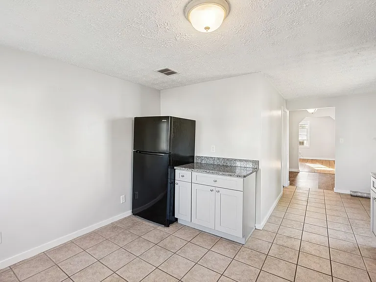 140 & 142 Sawyer Street — Photo 13