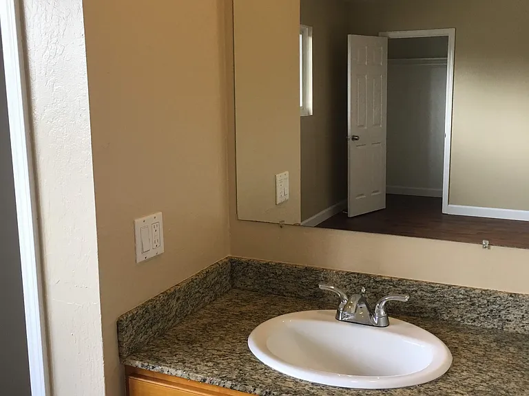 450 S Buena Vista Ave — Photo 16