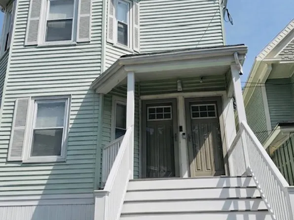 23 Rockland St, Melrose, MA 02176