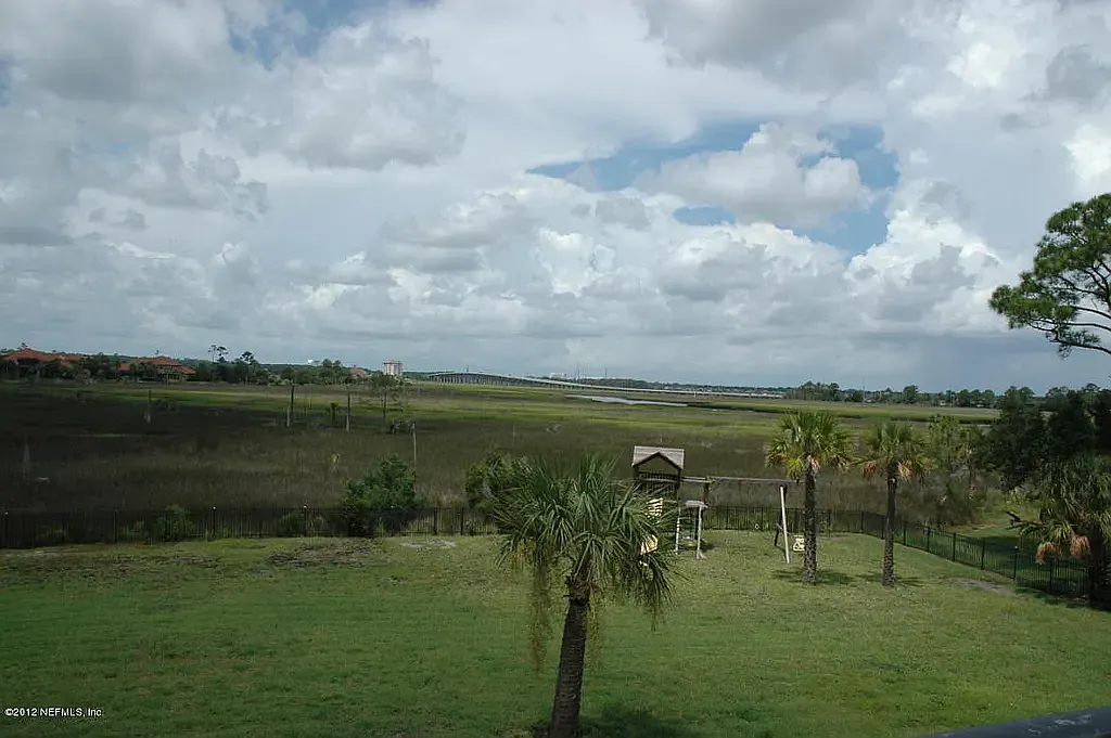 6 bed, 5000 sqft, $8,000 — Photo 1