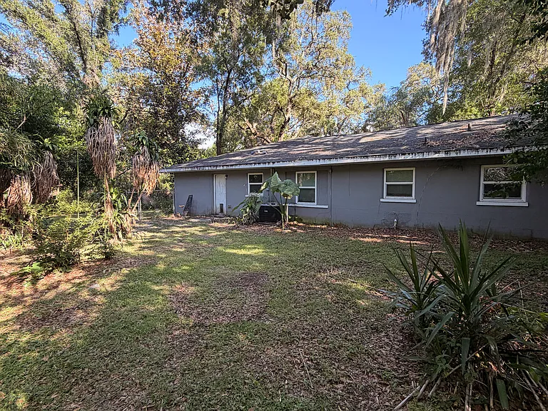 305 W Country Club Dr — Photo 2