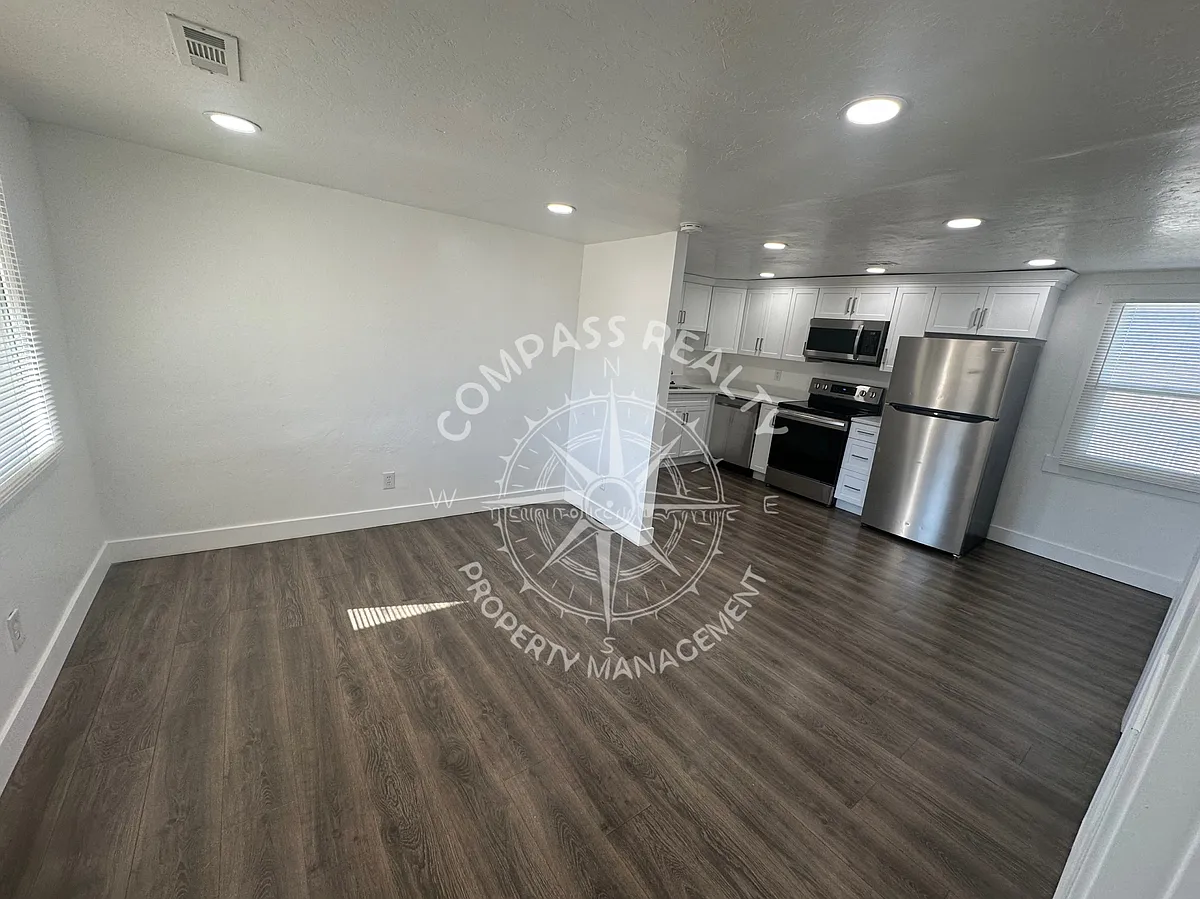 Building Photo - 245 E Marvista Ln #1
