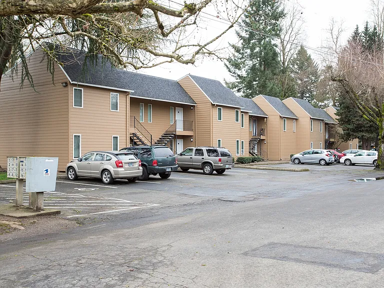 Tulip Crest Apartments — Photo 25