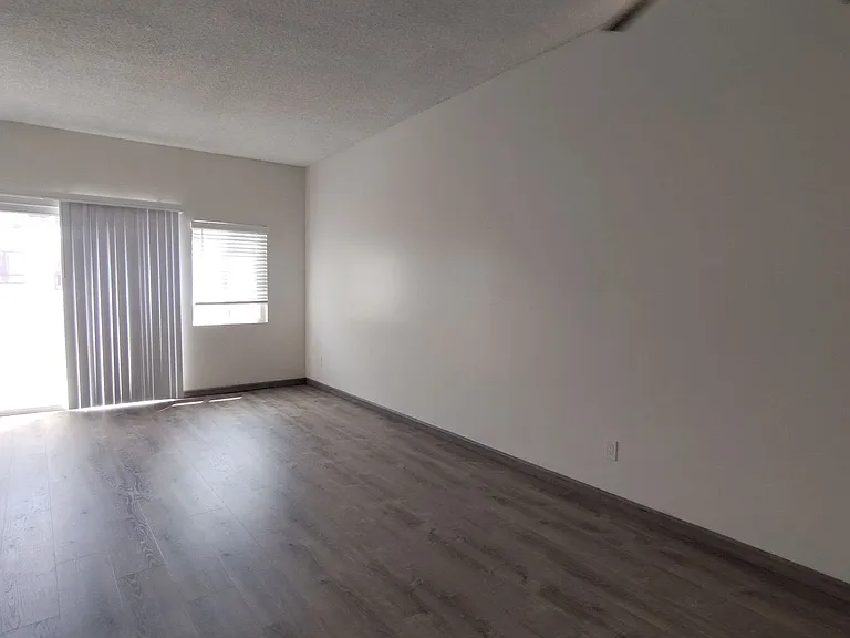 Herschel Apartments — Photo 5