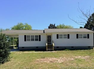 250 Trappers Run Ln, Clinton, NC 28328