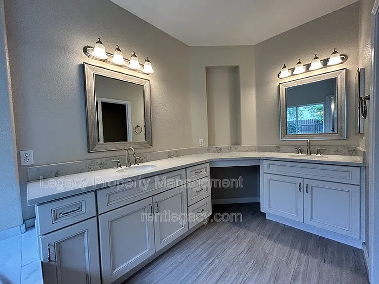 523 Cascade Dr — Photo 14