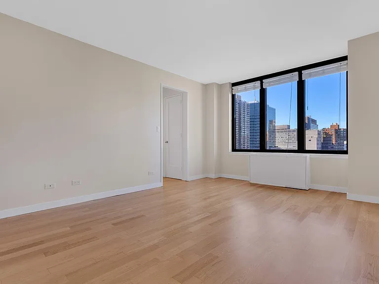 330 E 38th St #15N — Photo 7