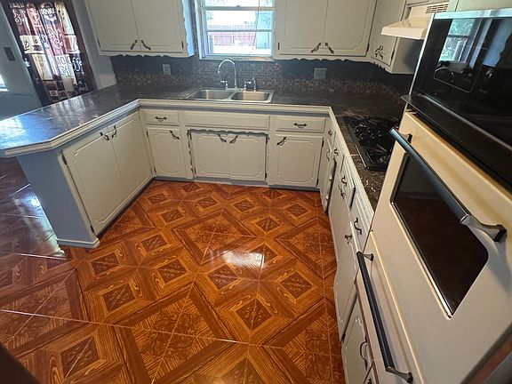 5th image of 1136 SW 54th St