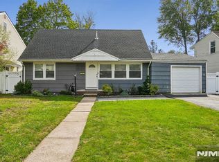 76 Day Avenue, Bergenfield, NJ 07621