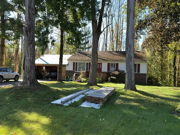 7658 Creekside Cir, Sodus, NY 14551