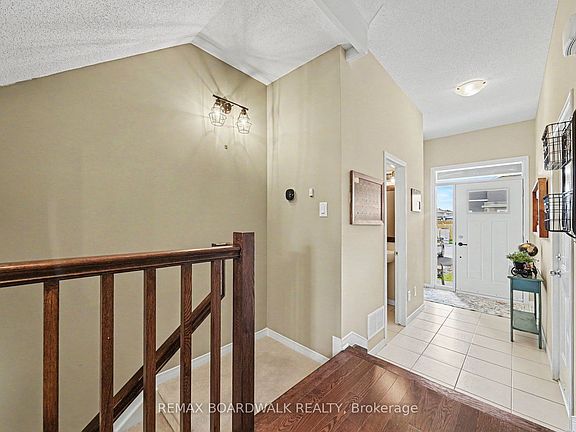 4th image of 66 Riddell St