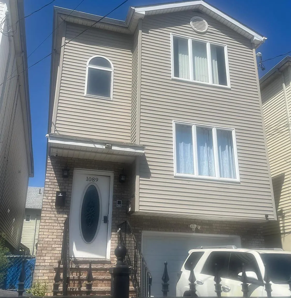 3 bed, 2.0 bath, 1100 sqft, $2,700 — Photo 1