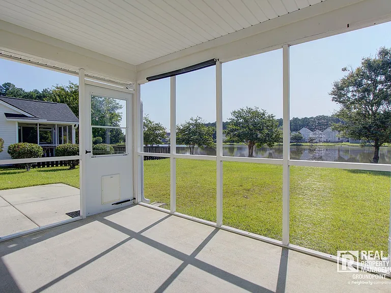 97 Avonshire Dr — Photo 21