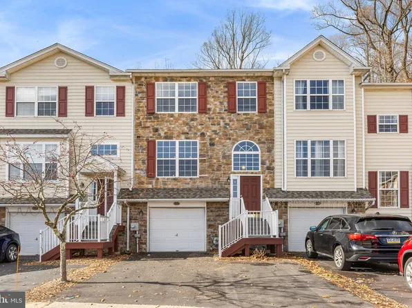 271 Yorktown Ct, Malvern, PA 19355