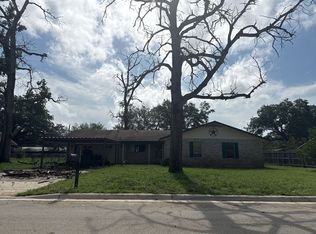 512 High Meadow Dr, Pleasanton, TX 78064