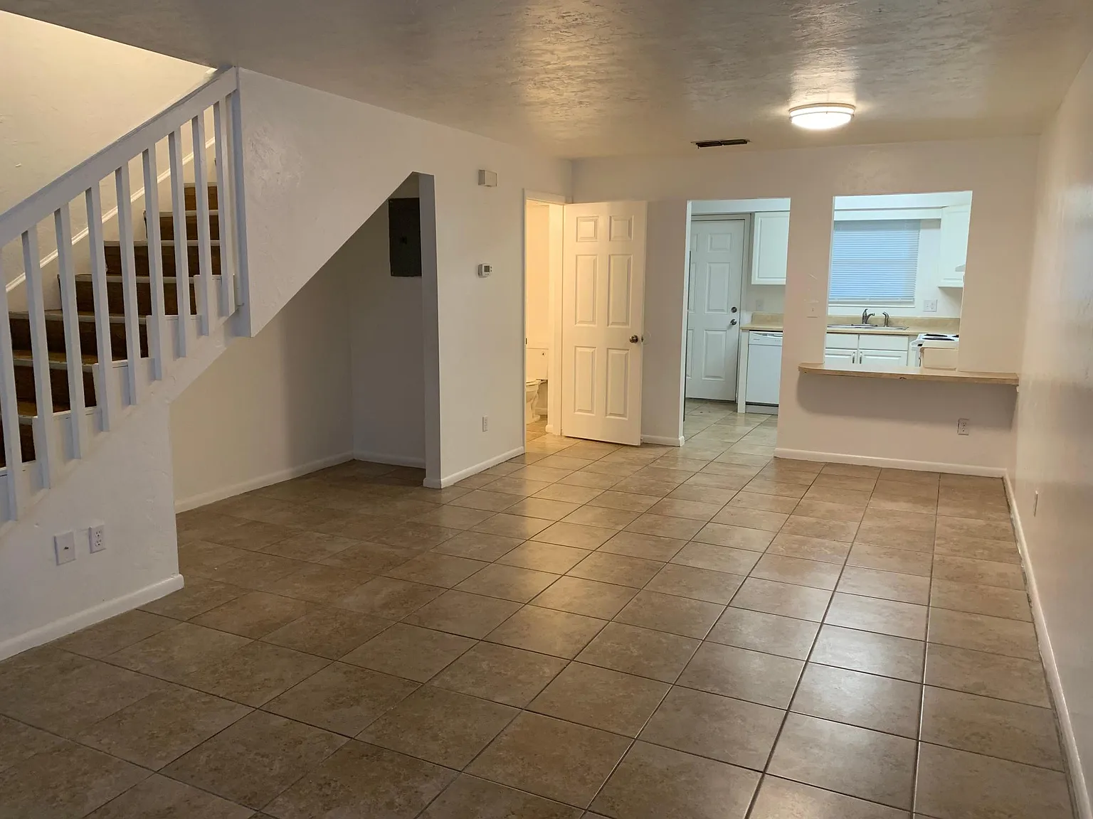 2 bed, 1.5 bath, 1060 sqft, $1,240 — Photo 1