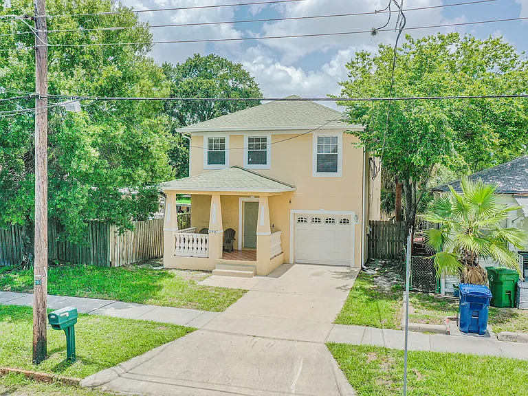 2907 W Chestnut St — Photo 2