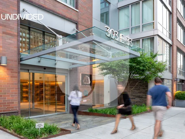 303 East 33rd Street image 15 of 16