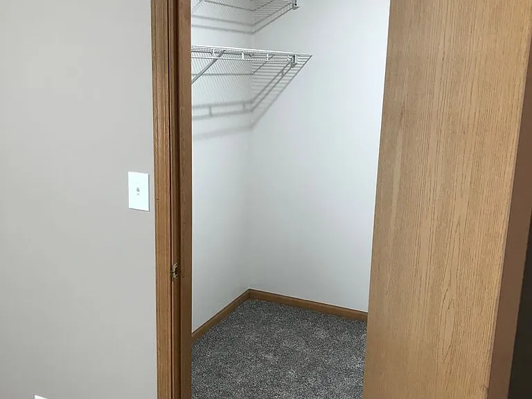 Deer Park Apartments — Photo 31