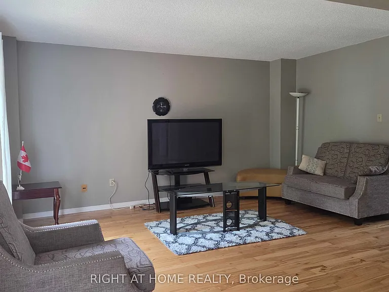 129 Heydon Ave — Photo 10