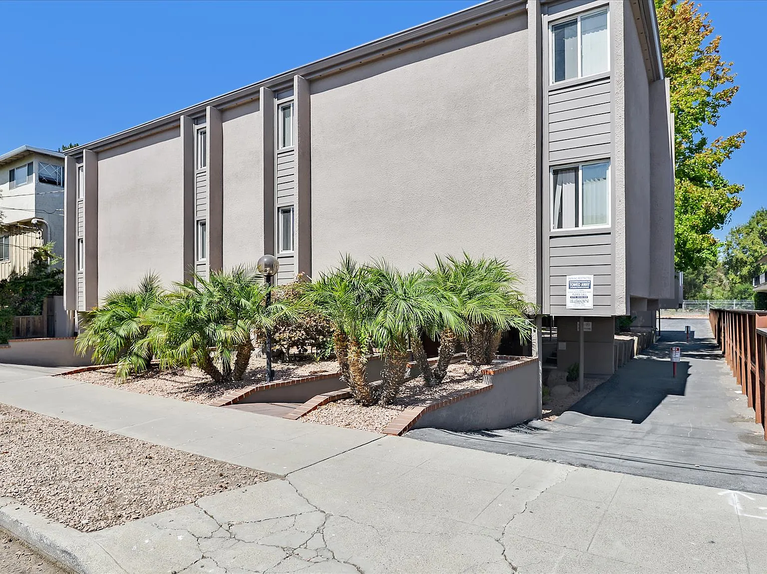 2 bed, 800 sqft, $3,095 — Photo 2
