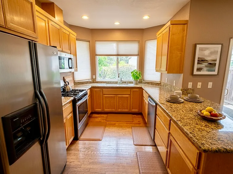 105 Kelly Way — Photo 2